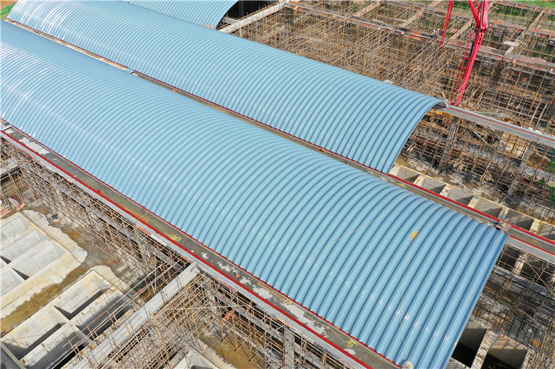 云南泡椒池新建覆膜板拱形屋面工程案例泡椒池拱形屋頂鋼結(jié)構(gòu)安裝現(xiàn)場(chǎng) 云南泡椒池新建覆膜板拱形屋面工程案例泡椒池拱形屋頂鋼結(jié)構(gòu)安裝現(xiàn)場(chǎng)